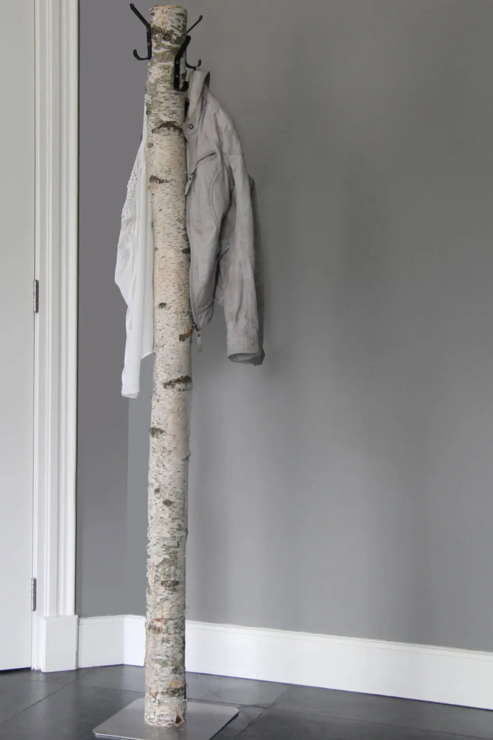 Birkenstamm-Garderobenständer Rafa | Metallhaken | mit Fuß | 165 cm