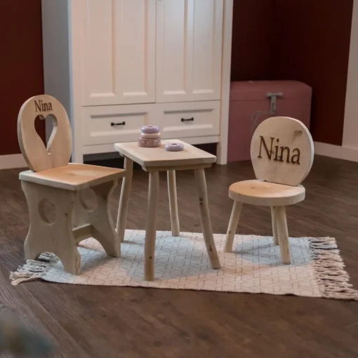 Kindertisch aus Holz klein