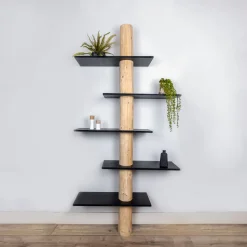 Stellen Sie Ihr Baumstamm-Wandregal Einar selbst zusammen | 250 cm