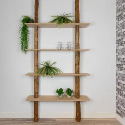 Stellen Sie Ihr Baumstamm-Wandregal Cedric selbst zusammen | 250 cm