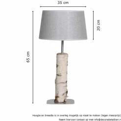 Tischleuchte aus einem Birkenstamm mit weißem Lampenschirm